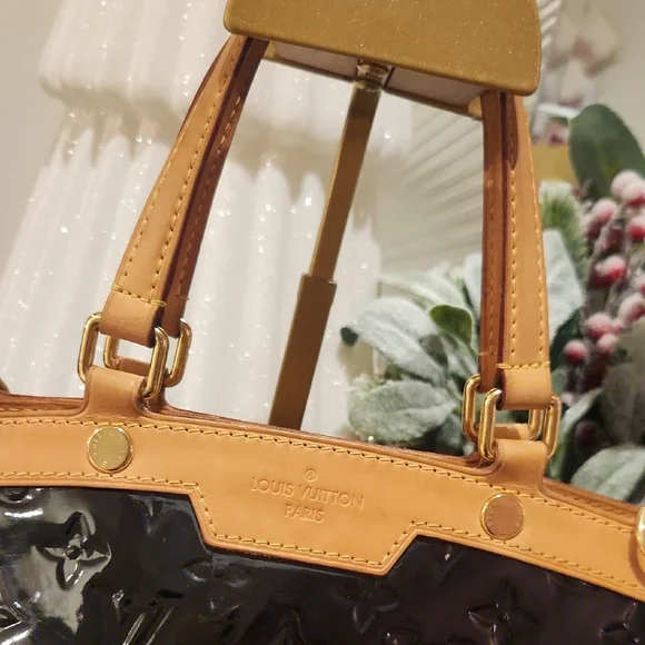 Louis Vuitton Brea In Black Vernis. Stunning LV Bag! With Free COA! - Picture 2 of 15